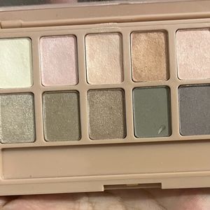 THE BLUSHED NUDES EYESHADOW PALETTE 🎨