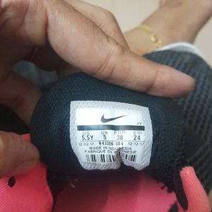 NIKE BLACK SHOE