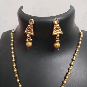 Golden pendant set