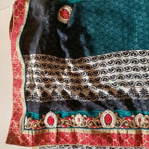 Heavy Border Beautiful Shade Saree For Women.