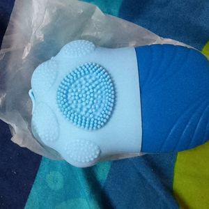 Face Ice Roller And Shampoo