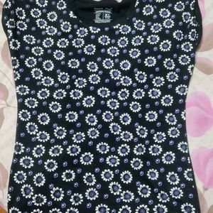 Black Round Neck T-shirt With Floral Print