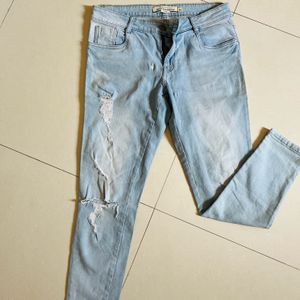 ✨Light Blue Distressed Jeans ✨
