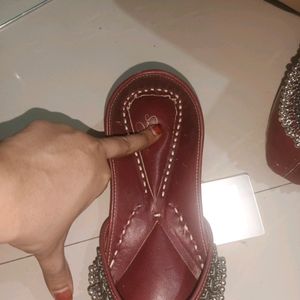 Ghungroo Maroon Embellished Mojaris