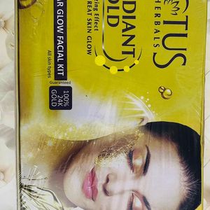 LOTUS HERBALS RADIANT GOLD  Facial Kit