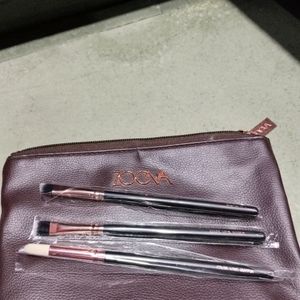 Makeup Brushes