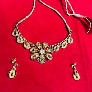 Artificial golden jewellery set