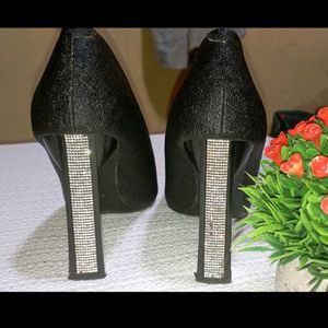 Pretty Heels With Rhinestone Work