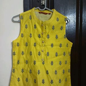 Sleeveless Kurti With Pant