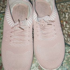 ❤️ Women Stylish Beige Sports Shoes 👟 👟 size 8