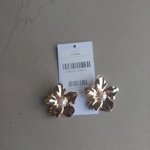 Trendy Flower Studs With Pearl Detailing