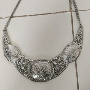 Hasli Neckless