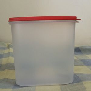 Tupperware 1.7 L Rectangular Box