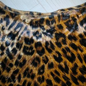 Leopard Print Crop Top🐆🤎Shinny Texture.