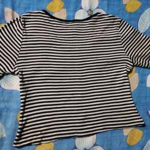 Black And White Stripes Basic Top .