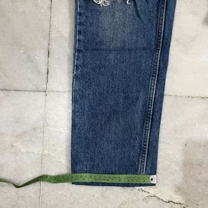 ZARA DISTRESSED BLUE JEANS SIZE -32