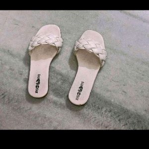 White Flats❗ GIVING AWAY ⚠️