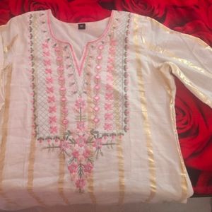 Women Embroidered Zari Work Kurta