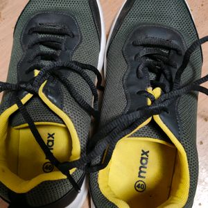 Men sports shoes