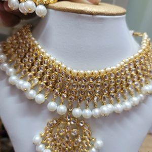 Pearl Necklace With Mang Tika