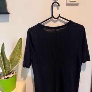 ‘Banana Republic’ Medium-Sized Navy Blue T Shirt