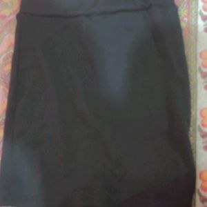 Black stretchable skirt