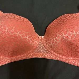 Zivame Peach Bra 32D Padded Wirefree