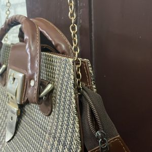 Handbag With Magnetic Close