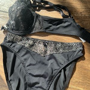 New Unused Bra Panty Set