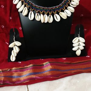 Shell necklace with earnings