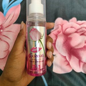 Dabur Gulabari Faceglow Cleanser