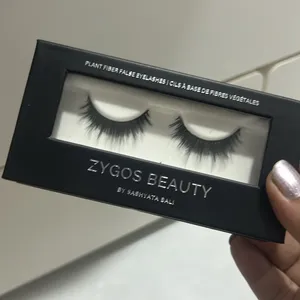 Zygos Ivy Luxe Eyelashes