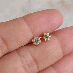 Beautiful New Shaining Stone Studs 2 Pair