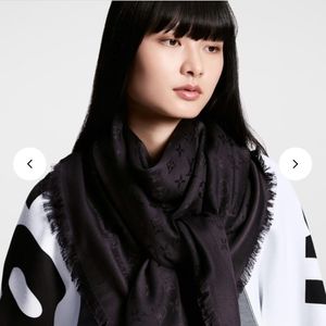 Louis Vuitton Monogram Classic Shawl