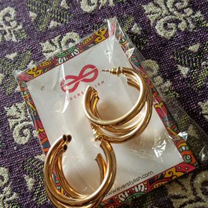 loop earrings (in gold)