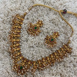 Guttapusalu Neclace With Earrings