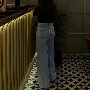 A High Waist Straight Fit Jeans