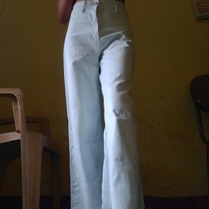 Straight White Jeans ❤️
