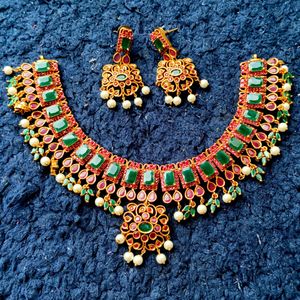 Meera Choker Set