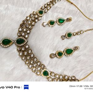 "Enchanted Green: Radiant Kundan Necklace Set