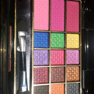 15 Colours Eyeshadow Velvet Smooth Colour