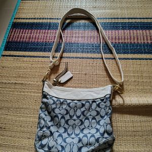 COACH (AUTHENTIC) SLING BAG