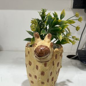 Animal Giraffe Shape Pot With Artificial Plant