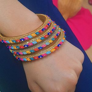 Do hath ka Set 4 Beautiful Bangles Colourful✨️😍😄