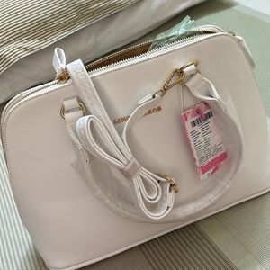 white hand bag