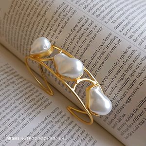 Artificial baroque pearl's Handcuff