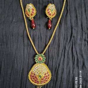 TRADITIONAL JEWELLERY SET