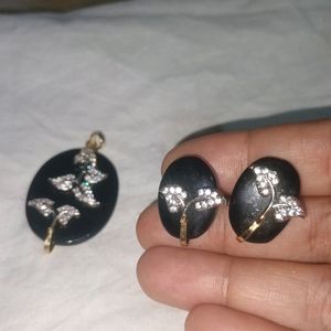 Black STONE PENDENT AND EARRINGS SET