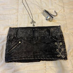 Vintage acid wash chain detailed mini skort