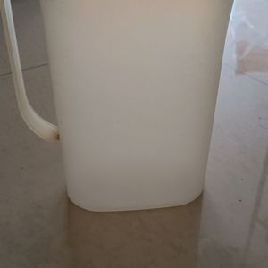Tupperware jug